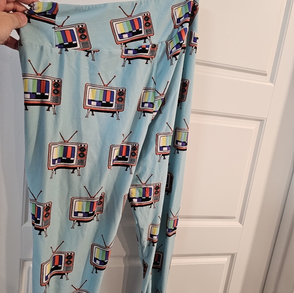 LuLaRoe Pants - Like new lularoe retro tv leggings